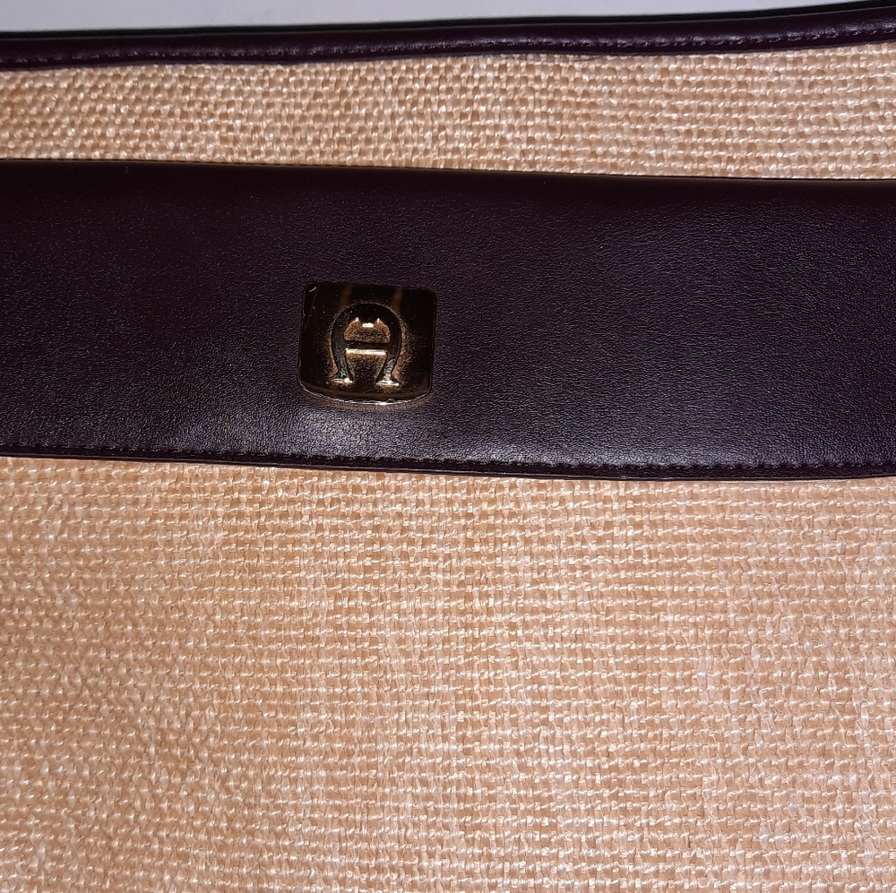 Women's Purse - Never Been Used.